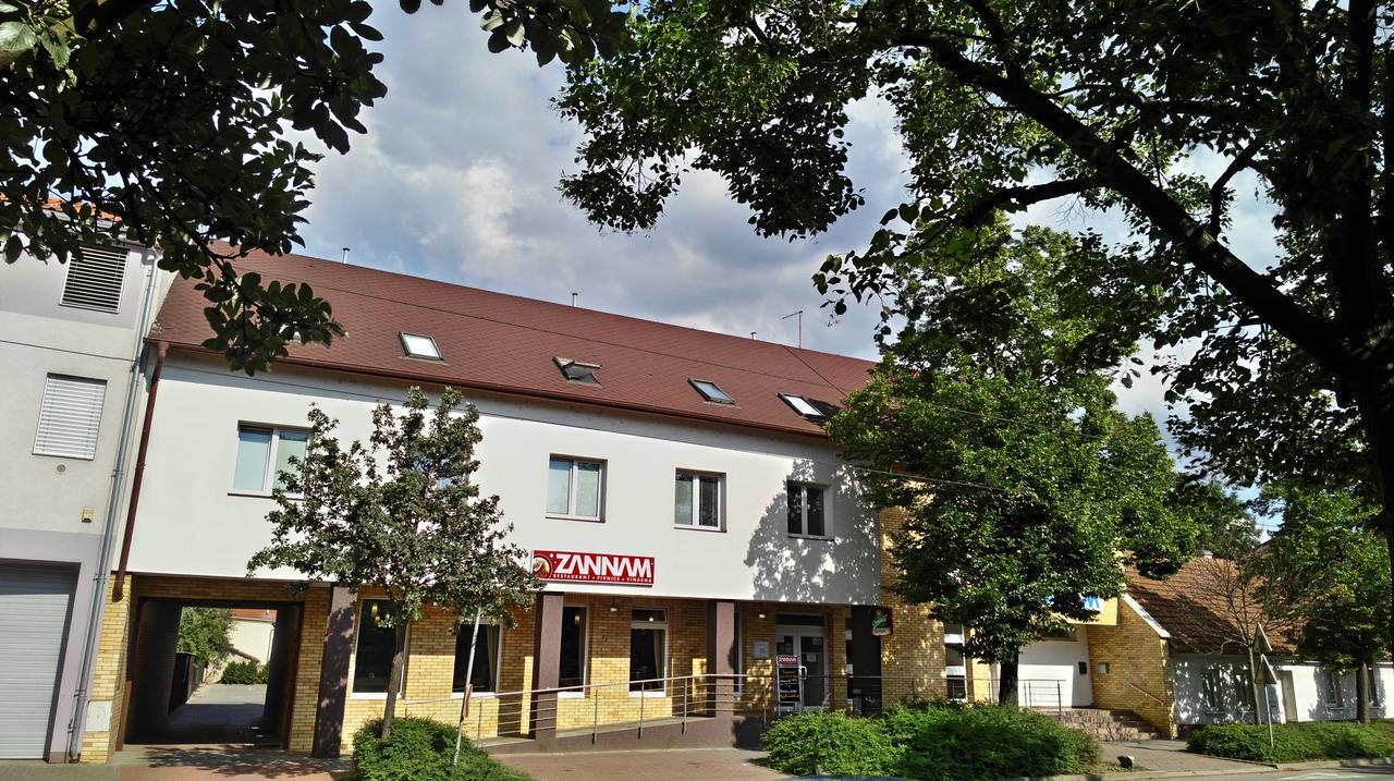 Hotel Zannam Бърно Екстериор снимка